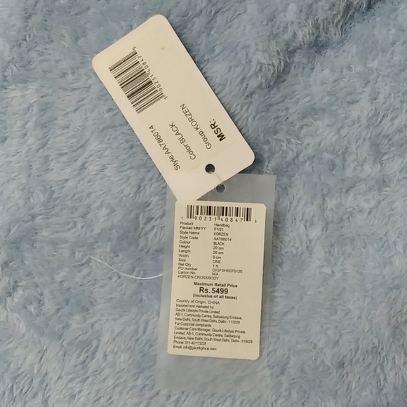 Guess Sling Bag - Picture 6 of 8